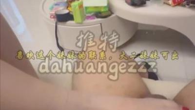 艺考行业从业者【大黄鹅】专挑女大学生，约啪福利，完整版，豪车金钱，学生妹轻松拿下随便操！