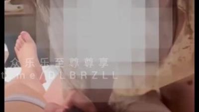 电报某付费频道移澳泡良大神「世纪金枪」约炮视频流出，哈尔滨出差遇到的少妇，主动舔屁眼，这种会玩的反差母狗真是不可多得