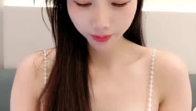 前凸后翘温柔长发姐姐【晚儿要早睡】下海福利，无懈可击，喷血诱惑，撸管佳品