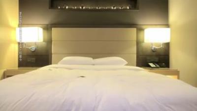 小宝寻花精品作之肤白貌美女神0406仅一场低胸短裙颜值高半球裸露衣品骚听译字幕4K增强版