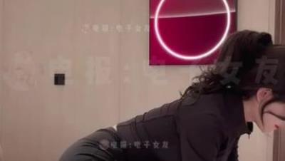 新晋极品美痴女「桉X」性感瑜伽教练酒店一对一指导男学员，超级肥臀女上位淫语，这谁顶得住？