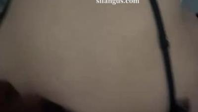 极品骚妻【七愿】深夜穿着情趣在公园玩露出，试图勾引单男，骚逼痒的受不了，在公厕操她