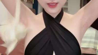 【菠萝吹吹】超美校花! 母狗属性主动吃鸡舔脚骑乘 啪啪内射 喝尿 太爽啦 叫声很销魂 (2)