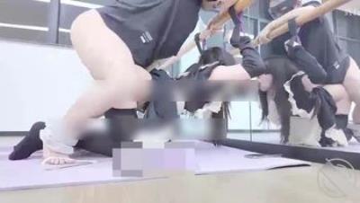 顶级NTR反差婊【淫妻兔兔】付费作品，和单男3P内射、调教吞精喝尿，对话淫荡