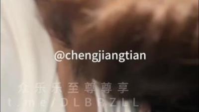 「陈江天」肌肉男自恋狂，无套后入打桩!把欧美风小母狗按在身下狠狠骑乘!（3V） (1)