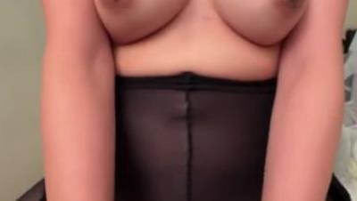 优雅性感人妻『U3BB』被小学体育老师肏的不行啦，扯着我的头发又粗又长的屌往我小穴里面乱捅 好满足