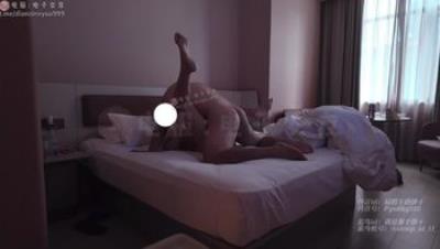 抖音180黑皮符文反差女神「屁股上的饼干」超强性瘾，《日常的镜头》Vol.1 do爱视频