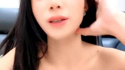 老师你好水多露脸骚逼少妇的诱惑，蝴蝶骚穴道具抽插玩弄骚奶子浪叫呻吟，让小哥抱在怀里吃奶玩逼后入爆草