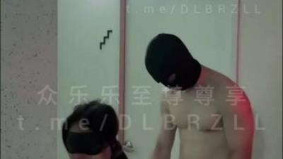 韩国夫妻绿帽顶流「珍妮」《在房间走廊给身体按摩的珍妮》旁边还住着其他邻居，被哥哥紧张刺激后入