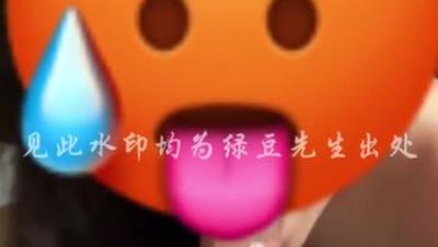 9月4日更新 在楼下碰到邻居大叔，进行了淫欲之欢，真刺激，他还射在了衣架的男友的外套上了