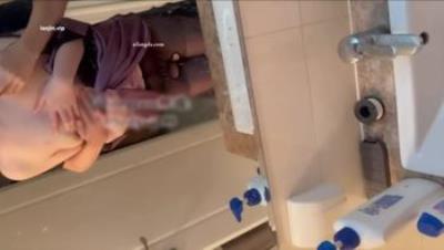 完美露脸，酒店对镜啪啪。口交口爆，开档黑丝后入，重金自购佳作必看！