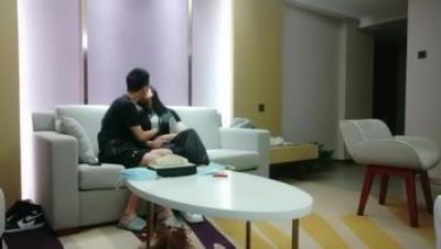 大海浪探花之170冷白皮第二场返场再约很激动，丝袜忘穿好浪费