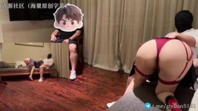 《惩戒》没忍住被单男爸爸操喷了，只好接受正牌老公的惩罚！