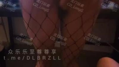 新晋肌肉猛男「北门玩家」约啪身着网丝高跟性感身材女神到竞技房 暴力打桩后入抽插+酒店房间没关门门口刺激啪啪 (2)