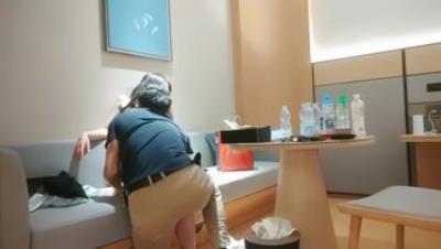 沈先生探花身穿CK小内裤，那你必须被操哭