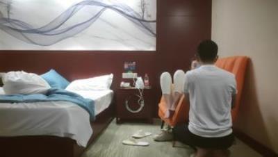 哥只是个传说之兼职女荷官第一场半年没做小少妇，今天一次就满足