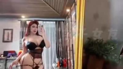 【9月定制最新流出】抖音骚狗女主播「芷仪g宝」自购资源 骚逼露脸口交 巨乳女上 啪啪特写潮喷水水 (4)