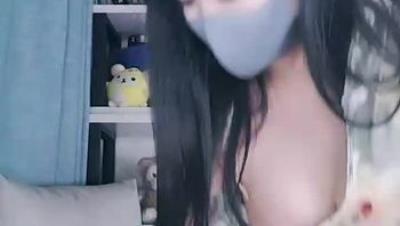 【陪我看月亮吗】女神回归罕见露脸 激情裸舞跳蛋狂震阴蒂呻吟不止 喷水