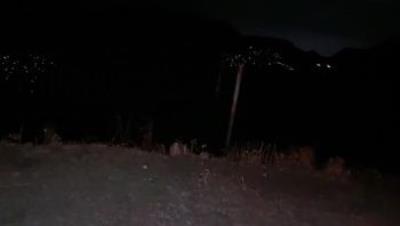 深夜带灰丝高跟小姨子去山顶激情车震路边车来车往惊险刺激下内射满逼！