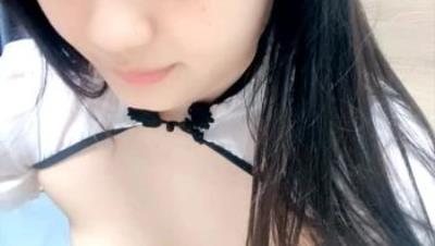 黑丝露脸无毛逼，蝴蝶小粉穴的诱惑，极品学妹一个人精彩大秀直播，道具抽插骚逼浪叫呻吟，表情好骚精彩刺激