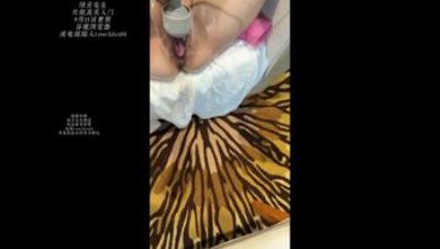 『敏儿』9月15日更新 可吞万物的穴，到达南京线下粉丝纪念会，3个男的玩敏儿的深穴，在停车场后入