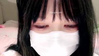 【小覃05小骚包】清纯少女甜美可爱 扣穴道具抽插自慰 奶子有点小 无毛嫩穴非常漂亮 身材还好