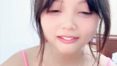 实在太小了 婴儿一样【19小米粒】超清纯的姑娘 颜值高身材好 圆奶嫩穴 首次跟大叔啪啪大秀 还喝奶 (5)