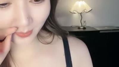 绿播女神下海了【小初】模特身材 粉嫩圆润奶子 诱人大屁股翘臀 黑丝大长腿 逼毛长穴粉嫩自慰特写 (1)