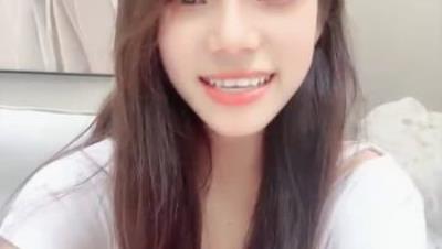 甜美校花下海【吧啦】S级身材全身白嫩 奶子圆圆的很有型 细腰翘臀 揉奶掰穴嫩嫩的 看了一晚上睡不着 (1)