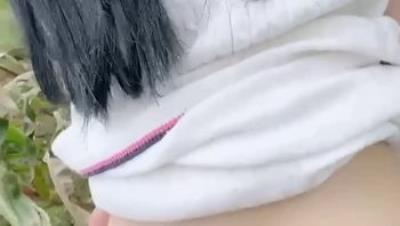 极品乱伦『小姨子的秘密』国庆节与小姨子户外采野果 玉米地里吹箫后入 回到车里再内射喷水！ (3V)