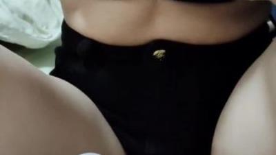 【剧情演绎】小猫咪 - 趁大哥不在约嫂子来我家玩 爱抚挑逗肉棒被嫂子弄硬了 在上面插入自己淫臀套弄真爽 原创高清