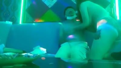 歌厅探花唐先生_KTV啪啪极品大奶公主妹，沙发超近景偷拍