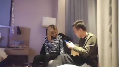 步宾探花_啪啪第二场短发小美女,抬起屁股掰B特写,镜头前口交多姿势猛操