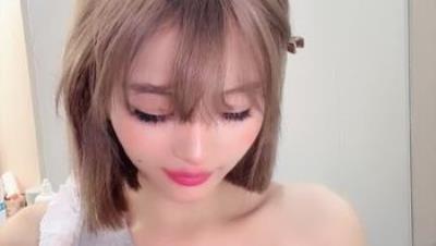 全网大众女神【崽崽】就喜欢皮肤这么白净的女神 巨乳翘臀 逼毛好旺盛 道具自慰 声音还好听酥酥的 (1)