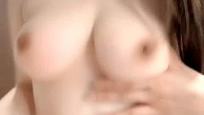 逼里塞着跳蛋跳艳舞的宝贝全程露脸激情大秀，性感诱惑裸舞奶子乱甩听狼友指挥精彩刺激，掰开逼逼给狼友特写