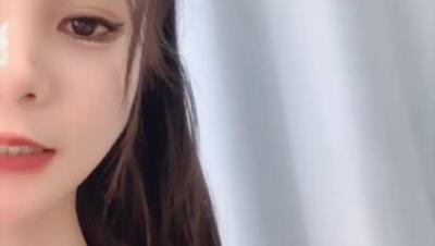 新晋女神 最美的臀【九知】超漂亮^^小蛮腰顶级翘臀让人垂涎不已 逼毛就几根粉嫩逼逼 (1)