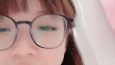 【系小狗】超可爱萌妹又来了 十个眼镜九个骚是真没错 极品小妞 无套啪啪 道具喷水~我爱了 (3)