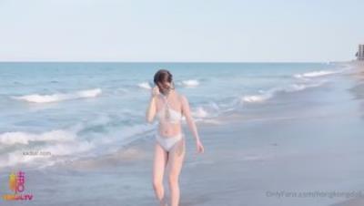 玩偶姐姐-在海边更衣室做爱吧~超小声抠逼自慰~后入插穴