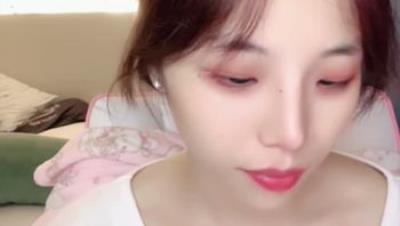 新人校花学妹下海【淋着暴雨喂鸡】最新付费福利,道具手指脸穴同框全方位自慰