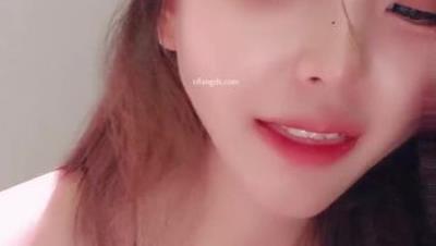 【小懒猫】音洛 甜美校花 完美身材乳房特别漂亮 少毛嫩穴一条缝 白丝白内火辣骚舞 道具自慰 喷水 包射 (2)