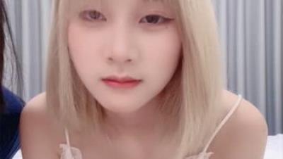 群P淫乱盛宴『小艺同学』姐妹俩轮流被操 享受两位极品好姐妹的性福时光 淫声荡语 男人终极梦想盛宴(2V)