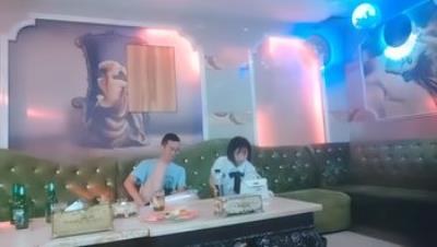 歌厅探花陈先生_第一场沙发啪啪两妹子