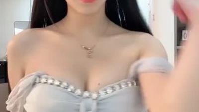 顶级校花 完美身材好漂亮 眼镜妹就是超骚 圆圆的奶子大长腿 无毛嫩穴【精品粉宝宝】双道具自慰 狂撸 (2)