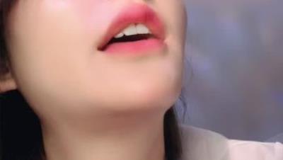 很骚的极品御姐全程露脸激情大秀，黑丝高跟露脸性感好身材，魅力十足揉奶玩逼自慰呻吟，表情好骚非常之哇塞