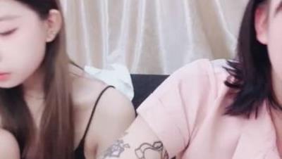 群P淫乱盛宴『小艺同学』『源源baby』可爱情趣小护士装被操得淫相毕露 淫声荡语 终极梦想盛宴(2V)