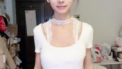 【彩色的小熊宝宝】骨感校花 人瘦奶大性感十足 魔鬼身材 奶子相当突出 超级淫荡 道具自慰 (1)