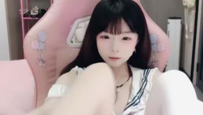 超可爱萝莉被干了【呆呆萝】童颜美乳 长腿丝袜无毛嫩穴 白虎小穴终于被撑开 过瘾 (2)