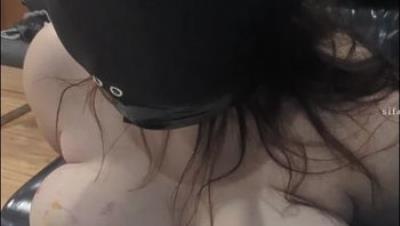 桌子上的两块烂肉