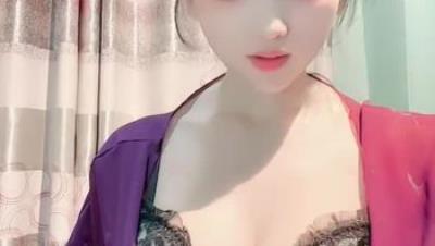 【嘉嘉】18岁昆明女模 美到炸裂 双乳又圆又挺极品身材全裸 极品大长腿 全裸手指自慰秀