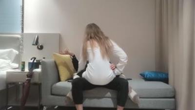 小陈头星选_深夜啪啪高颜值外围美女，沙发亲亲摸摸调情，洗完澡床边猛猛干